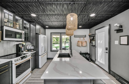 New Buffalo Cottage | Secluded Retreat, Hot Tub, Fire Pit, Wildlife Views, Near New Buffalo Beach!