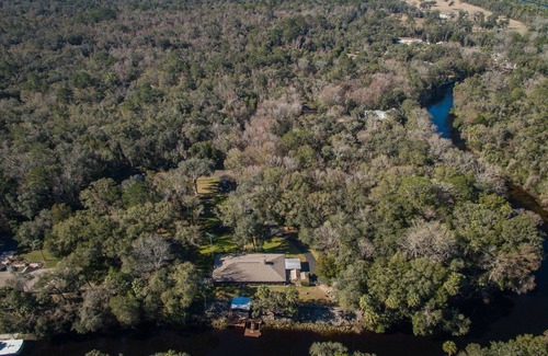Crystal River House | Secluded riverfront w/heated pool - Sleeps 15 - Dog friendly!
