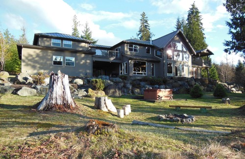Packwood House | Secluded RIVERFRONT 7-Acre Getaway w/Mt. Rainier Views, Hot Tub & River Access