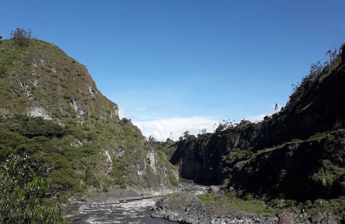Banos de Agua Santa Cabin | Secluded romantic cabin ,nestled in an Ecuadorian canyon!