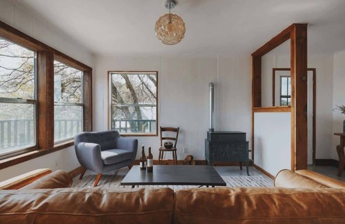 Dunlap Cabin | Secluded rustic 2-bedroom cabin on nature retreat