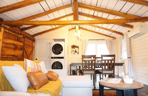 Mount Tremper Cabin | Secluded Rustic Cabin w/Wood Burning Hot Tub Close to Main Town!