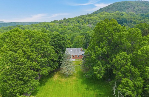 Monroe House | Secluded Sanctuary in Nature