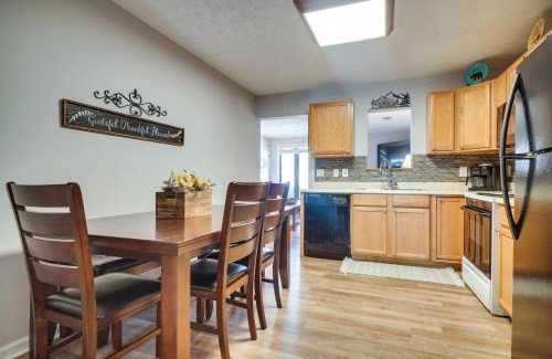 Sevierville Apartment | Secluded Sevierville Condo with Hot Tub and Mtn Views!