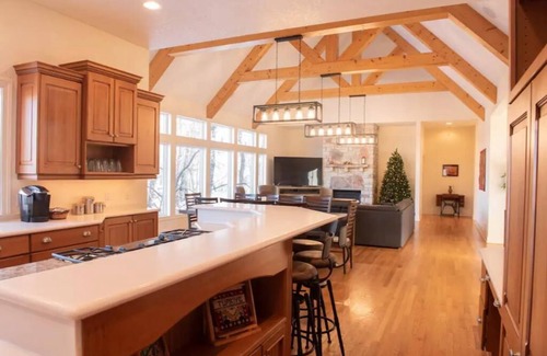 Blaine House | Secluded Spa-cious Retreat -Beds for 8. Plus 3 foldaways extra