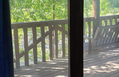 Salem House | Secluded Stone Housen50 ' deck overlooking Beaver Lake on Ozark Mushroom Farm!
