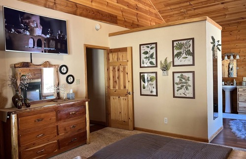 California Hot Springs Cabin | Secluded Log Cabin in the Sequoia National Forest