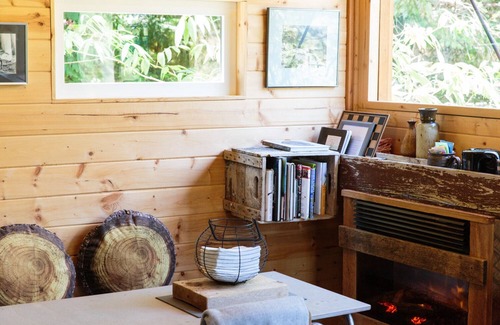 Halfmoon Bay Apartment | Secret Cove Waterfront Suite with Hot Tub