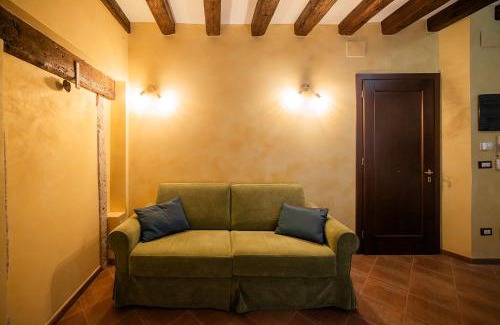 Santa Croce Apartment | Secret Garden - comfortable and central