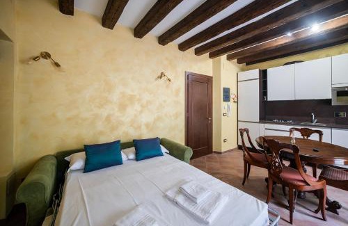 Santa Croce Apartment | Secret Garden - comfortable and central