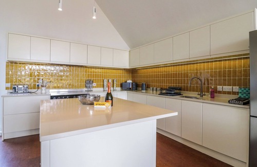 Eastbridge Cottage | SEDGE HOUSE, EASTBRIDGE, pet friendly, with a garden in Westleton