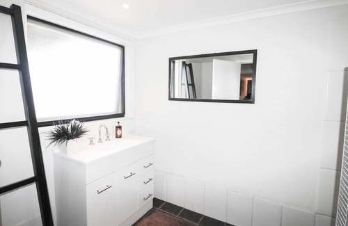 Merimbula House | See 2 Sea - 3 Bedroom Home with Stunning views - 2+ nights
