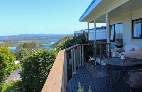 Merimbula House | See 2 Sea - 3 Bedroom Home with Stunning views - 2+ nights