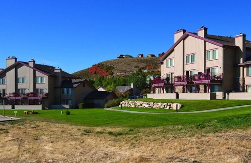 Harbor Village Condo | See all Bear Lake has to offer in this 1BD resort