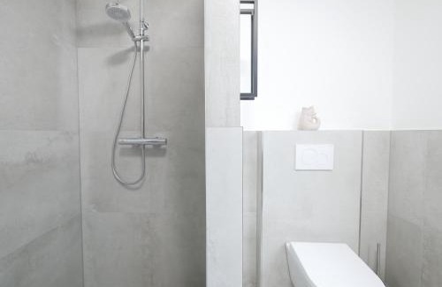 Sassenberg Apartment | Seenah2, privater Garten, Stellplatz, Strandnähe