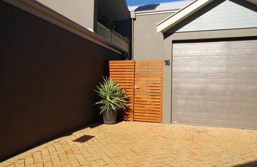 Augusta Apartment | Seine Bay Apartment (2 Bedrooms) modern accommodation in the townsite - Seine Bay Apartment (2 Bedrooms)