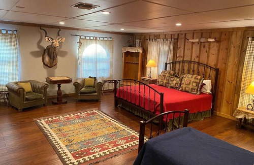 Voca Cabin | Selah Springs Ranch- Large Family Reunion Ranch on the San Saba River- Sleeps 60