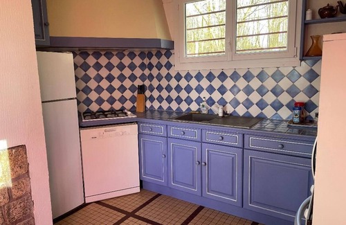 Moux-en-Morvan House | Self-catered house with view over the lake of Settons, quiet touristy road