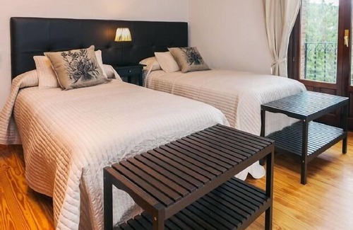 Banos de Rio Tobia Cottage | Self catering La Solana for 12 people