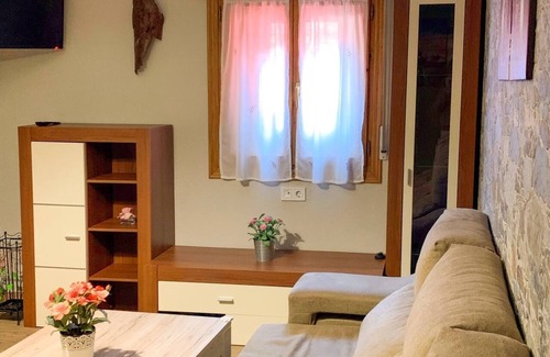 Soto de Cangas Apartment | Self catering Aptos rurales Camino Picos de Europa for 6 people