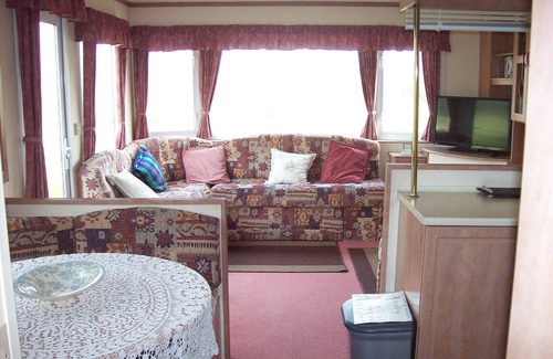 Porthmadog House | Self catering holiday caravan accommodation on FARM near Black Rock Sands