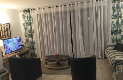 L'Ile-Rousse Apartment | Self-contained 75 m2 apartment on the ground floor of a villa, air-conditioned, seafront