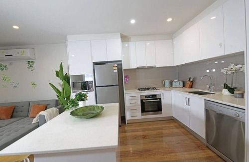 Preston Apartment | Self contained Apartment w/Parking near everything