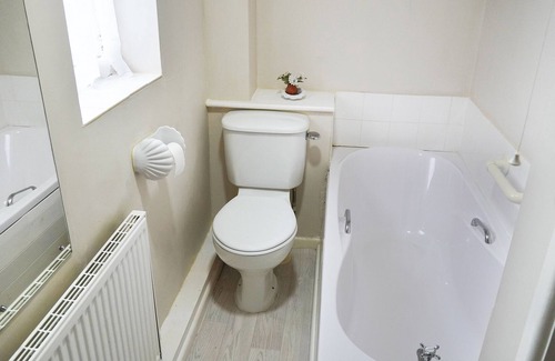Wantage Apartment | Self contained cosy Annexe, with patio, and privacy guaranteed.