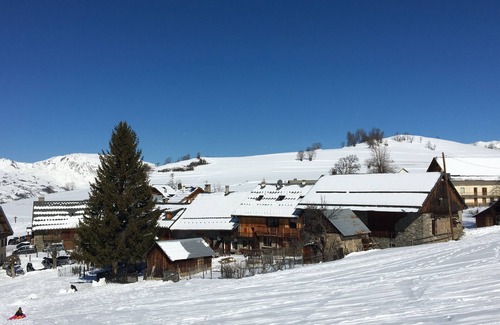 Albiez-le-Vieux Apartment | Self-contained apartment in an authentic mountain village