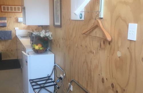 Motueka Apartment | Self contained unit. By the beach and golf course only 2.2 kms to town centre