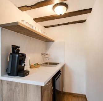 Ellenz Apartment | Seminarhaus Heim Retreat, Fachwerkhaus von 1451, Yoga, Naturgarten für 10 Personen