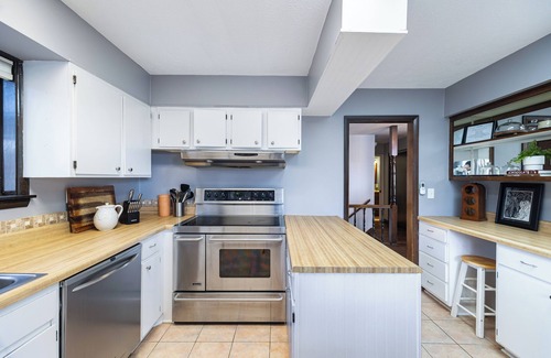Valois House | Seneca Vista: rural lake home on Seneca lake, large yard, private lake access