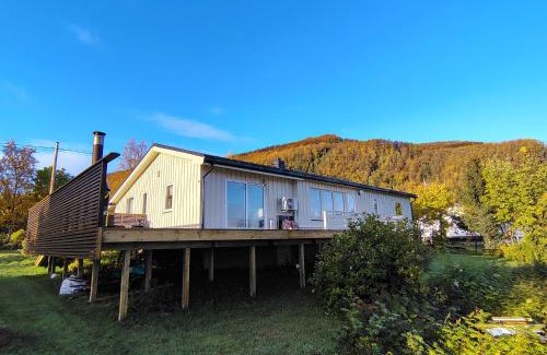 Lenvik Apartment | Senja Jøvika Lodge In the heart of Mallangen