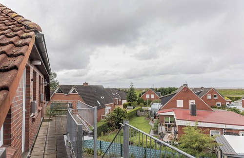 Harlesiel Apartment | Sensational in every respect: the upper floor apartment offers space for 2 to 3 p