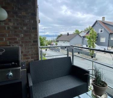 Stavanger Apartment | Sentralt i Stavanger med solrik balkong og parkering - Perfekt for ONS