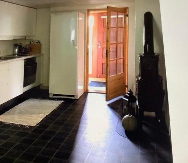Haugesund Apartment | Sentrumsnær kjellerleilighet, nær sykehus og høgskole, parkering