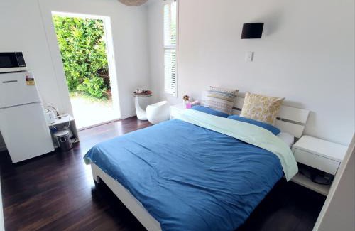 Forrest Hill House | Separate Entry Guest Room with Private Bathroom in Forrest hill