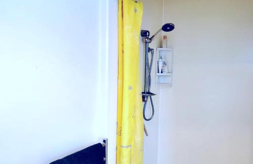 Forrest Hill House | Separate Entry Guest Room with Private Bathroom in Forrest hill