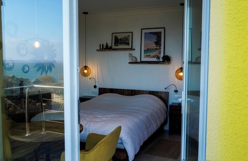 Plougonvelin Bed & Breakfast | Separate room with sea view