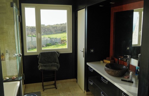 Plougonvelin Bed & Breakfast | Separate room with sea view