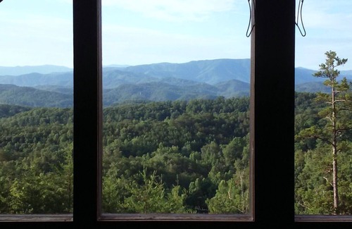 Sevierville Cabin | SEPT 139 nt, OCT 9-13 now Open Stairway to Heaven,Secluded,Elegant,Amazing Views