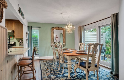 Sea Pines Villa | SEPT 21-OCT 4 on #1 HARBOUR TOWN GOLF LINX-SEA PINES RESORT-2 King 1Q 1XLT GRILL