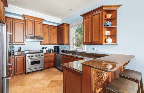 Delos House | Sept-Oct Reduced!*On Beach*2 Pools*Elevator!