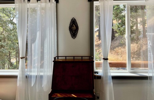 Alta Sierra Cabin | Sequoia: Pine View Trailer-Featured on HGTV!