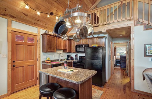 Penrose Cabin | Serenade Cove: Now listed through Carolina Mornings! See VRBO 4455448.