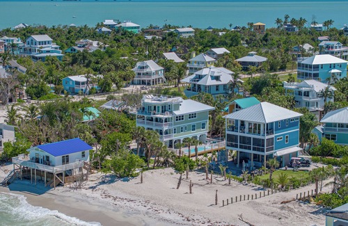 Jose's Hideaway House | Serendipity is BACK - Complete remodel April 2024 - Pool; 2 Golf Carts