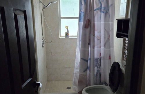 New Port Richey House | Serene 2-bedroom, 1.5 bathroom house with AC in charming New Port Richey
