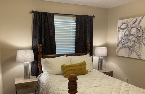 Johnson City House | Serene 3 Bedroom House w/King Bed and Fully Equipped Kitchen-Close to Everything