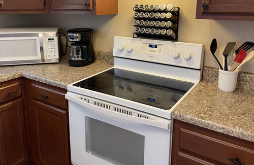 Johnson City House | Serene 3 Bedroom House w/King Bed and Fully Equipped Kitchen-Close to Everything