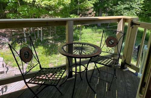Berne Cabin | Serene 3 bedroom lake cabin with fireplace